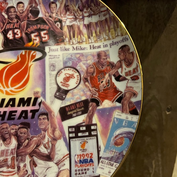 MIAMI HEAT 5th Anniversary celeb.,collectible plate . Dinner size plate. - Picture 3 of 7